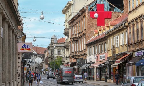 [FOTO/VIDEO] Po Zagrebu su osvanuli ogromni crveni križevi. Što znače?