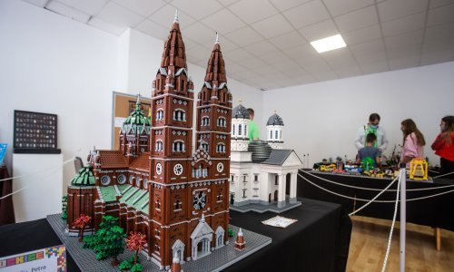[VIDEO] Prvi put izložena đakovačka katedrala izrađena od 15 tisuća lego kockica