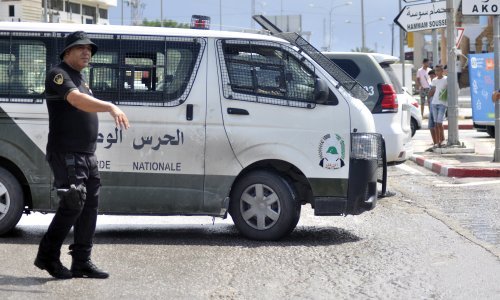 U terorističkom napadu u Tunisu ubijen gardist, ustrijeljena trojica napadača