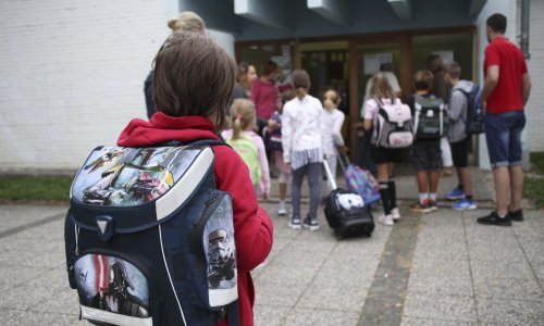 Na koronavirus pozitivna 64 djelatnika škola i 277 učenika