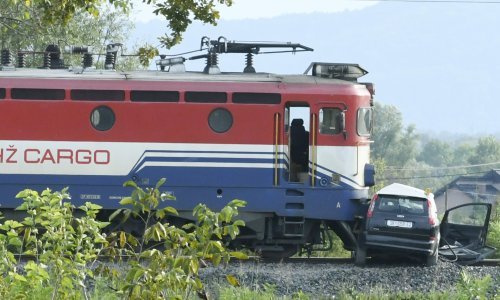 Za nalet vlaka na automobil kod Siska kriv je željezničar