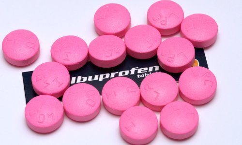 Danci tvrde: Ibuprofen neće pogoršati simptome Covida-19, no to ne znači da ga treba trošiti kao bombone