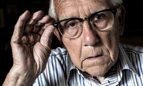 Zašto stariji ljudi i muškarci češće umiru od posljedica Covida-19? Znanstvenici misle da su pronašli odgovor