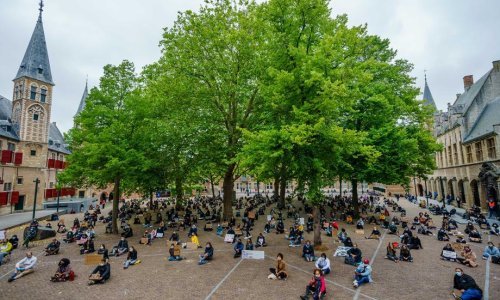 Nizozomsko sveučilište organizira nastavu na otvorenom, na predavanjima po 25 studenata
