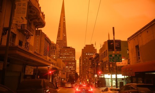 [FOTO/VIDEO] Apokaliptični prizori nad San Franciscom: Požari noć pretvorili u dan, pepeo pada poput snijega