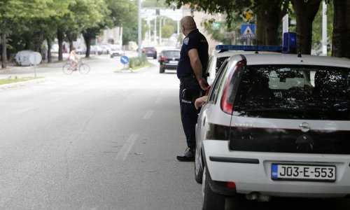 Uvredljivi grafiti Hrvatima u srednjobosanskom gradiću Vitezu: 'Bit će Zagreb turska mahala'