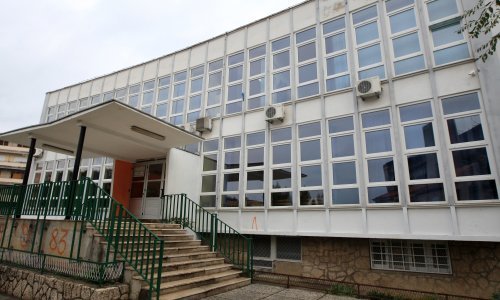 Sukob zbog maski u školi: 'Roditelji su nasilno ušli u zgradu, zvali smo i policiju'