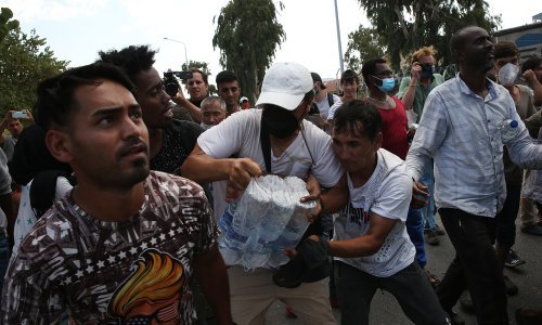 Pet migranata uhićeno zbog paljenja kampa Moria na Lezbosu