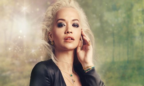 Retro look: Lijepa Kosovarka pohvalila se neobično našminkanim očima