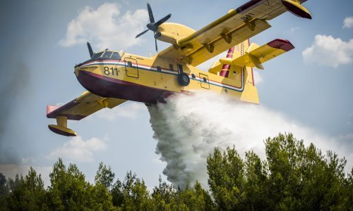 [FOTO/VIDEO] Gorjelo kod Skradina, u gašenju pomagao i kanader