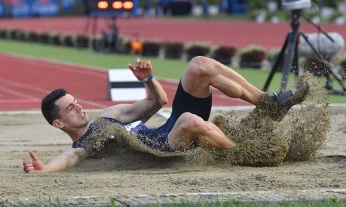 Marko Čeko kao Carl Lewis; hrvatski je prvak na 100 i 200 metara, a na Hanžeku je slavio u skoku u dalj