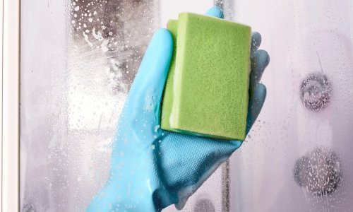 Zbogom kamencu i mrljama: Ovo je isprobani trik nakon kojeg će vaša tuš kabina zablistati