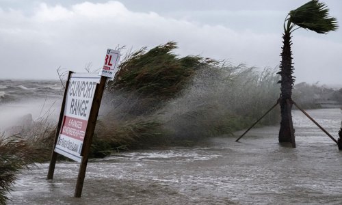 Uragan Sally pogodio alabamsku obalu Meksičkog zaljeva; vjetar puše i 165 kilometara na sad