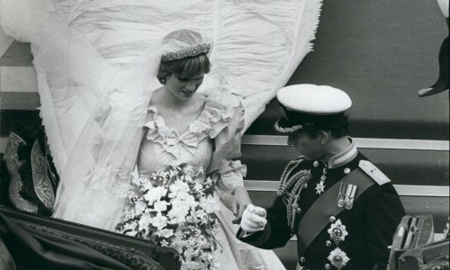 Od privatnih zrakoplova za sve goste i skrivenih luksuznih lokacija do nevjerojatno skupih vjenčanica i posebnih zahtjeva: Ovo su najekstravagantnija vjenčanja svih vremena