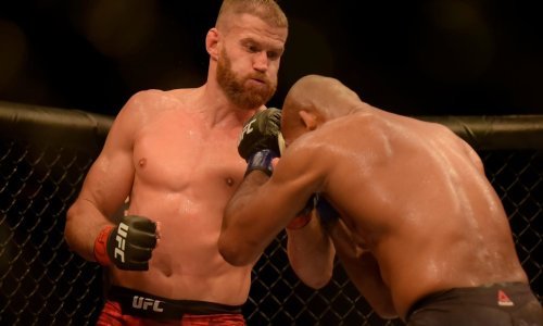 Morbidan ritual UFC-ovog izazivača za titulu prvaka; prije svake borbe odlazi u šumi gdje je pronašao obješenog čovjeka i onda...