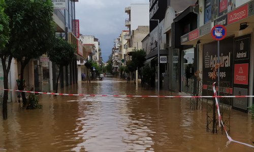 [FOTO/VIDEO] Grčkom protutnjao uragan Ianos: Grad Karditsa pretvoren u jezero, poginulo dvoje ljudi