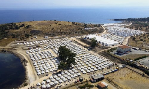 Većina potražitelja azila na Lezbosu smještena u novom privremenom logoru