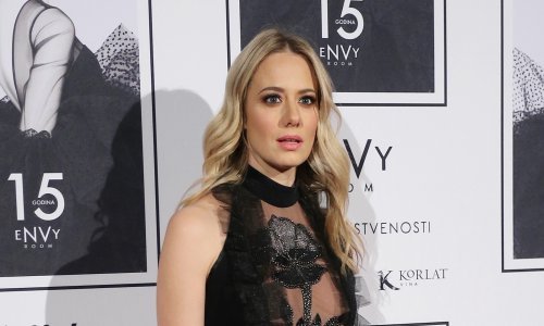 Slikom sočnog poljupca Jelena Veljača potvrdila nagađanja o vezi s Vitom Turšićem, bivšim savjetnikom Kolinde Grabar Kitarović