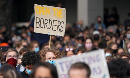 [FOTO] Tisuće Nijemaca od EU-a tražilo da se pobrine o izbjeglicama iz Morije