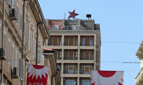 Rijeka uzvraća Obuljen Koržinek oko petokrake: Instalacija je dobila suglasnost stanara, Konzervatorskog ureda i statičara