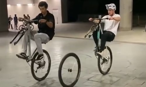 Kakav biciklistički cirkus! Htjeli su izvesti jedan trik, a poklopilo im se i više od toga