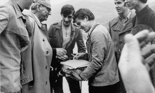 Poznavao i Principa i Hitlera, sablažnjavao čaršiju 'presvlačenjem' u druga Ivu, pretekao Krležu u utrci za Nobela: Pročitali smo Andrićevu biografiju koja bez zadrške otkriva što je sve veliki pisac činio da bi preživio političke oluje 20. stoljeća