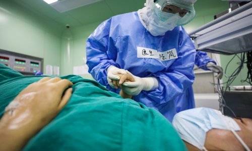 Obavljena prva obostrana transplantacija pluća nakon preboljenja koronavirusa