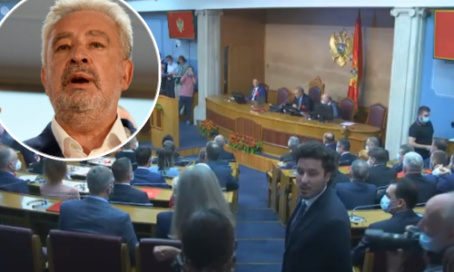 Povijesna smjena vlasti u Crnoj Gori: Većina zastupnika skupila potpise za imenovanje Zdravka Krivokapića mandatarom nove vlade