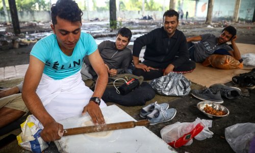 Policija u Bihaću zatvorila migrantski kamp, neki krenuli ka Hrvatskoj