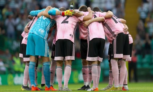 Je li ovo najbrže napravljena nogometna zamjena? Estonac morao izaći već u 15. sekundi jer je trener tako odlučio