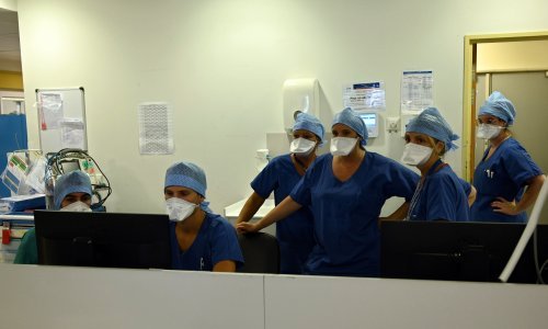 Šef francuske Liječničke komore: Koronavirus bi mogao preplaviti Francusku