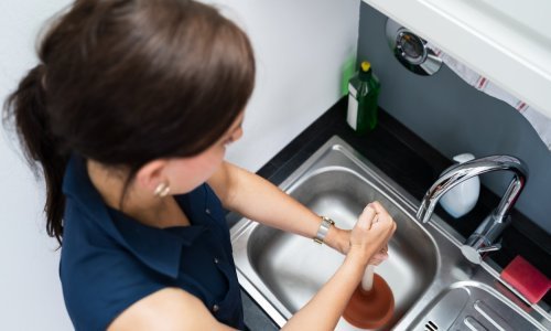 Začepili su vam se odvodi? Evo kako ćete se brzo i učinkovito riješiti ovog neugodnog problema