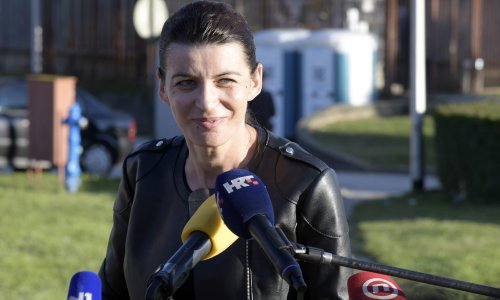 [FOTO, VIDEO] Josipa Rimac nakon četiri mjeseca izašla iz Remetinca: Napisala je knjigu, a evo što je poručila o dojučerašnjim stranačkim kolegama