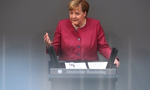 Angela Merkel u Bundestagu održala neobično emotivan govor: Život će se vratiti, opet ćemo slaviti, kina, kazališta i stadioni će biti puni. Kakva će to biti sreća!