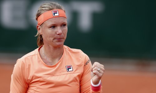 [FOTO] Sramotne scene u Roland Garrosu; pobjednicu odvezli s terena u invalidskim kolicima, a suparnica vikala: Odje..