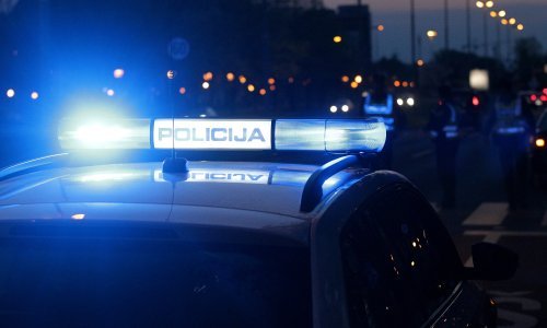 Muškarac u Slatini zapalio tri automobila ljudima koje 'ne voli', a zatim prijetio smrću načelniku policije