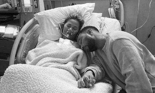 Potpuno je shrvana: Chrissy Teigen u petom mjesecu trudnoće zbog velikih komplikacija izgubila dijete
