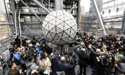 Ove godine nema tradicionalnog dočeka Nove godine na Times Squareu u New Yorku; sve se seli 'online'