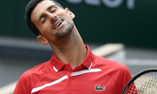 Srpski tenisač Novak Đoković uništio na Roland Garrosu još jednog suparnika te se izjednačio s Rogerom Federerom
