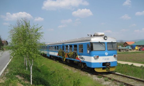 Vlak udario mlađeg muškarca, prevezen u bolnicu