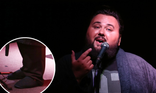 Originalno, nema što: Jacques Houdek odradio nastup u 'šlafruku i šlapama'