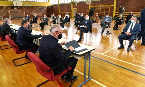 U tijeku sastanak Stožera s ugostiteljima. 'Ne smije se dogoditi da organizatori koncerata u Zagrebu dobiju kazne od 30.000 kuna, a na Vinkovačkim jesenima, gdje se nije pridržavalo mjera, nitko ne bude kažnjen!'