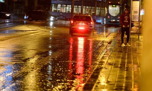 [FOTO/VIDEO] Grmljavinsko nevrijeme s tučom pogodilo Zagreb; U Rijeci kiša i magla paralizirale promet