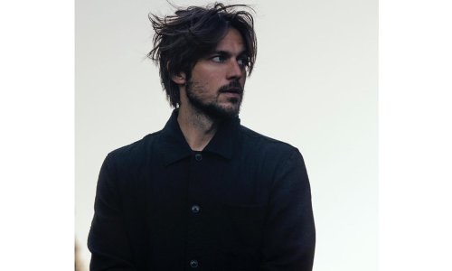 Svi govore o zgodnom Francuzu iz Netflixove hit serije: Glumom se bavi već sedam godina, a tek sad smo doznali za njega