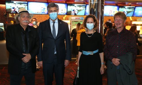 Na premijeru filma 'Ribanje i ribarsko prigovaranje' premijer stigao s ministricom kulture