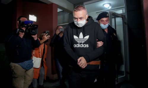 Hoće li kamera u liftu otkriti tajnu crnih torbi i plave vrećice? Puklin je, navodno, snimljen kako sklanja novac u podrum