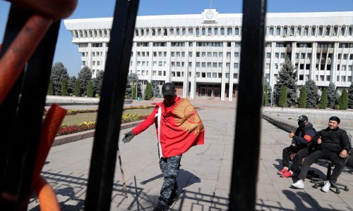 Kirgistanski predsjednik Soronbaj Ženbekov produžio izvanredno stanje