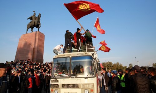 Nakon svrgavanja vlade u Kirgistanu oporbene frakcije bore se za vlast