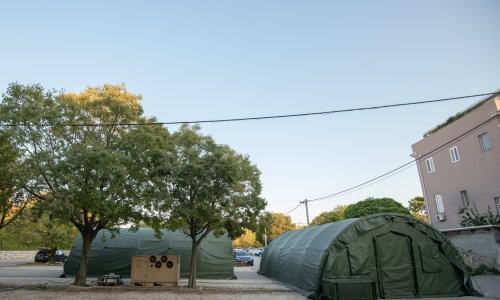 Zadarski liječnici: Dobar učinak na COVID-19 pokazali lijekovi klorokin i tocilizumab