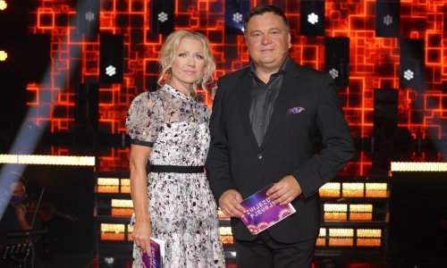 Barbara Kolar svojim izdanjem mnoge podsjetila na vrckavu pjevačicu koja sjedi u žiriju showa 'Zvijezde pjevaju': Fanovi kažu da joj haljina nije 'skinula' godine
